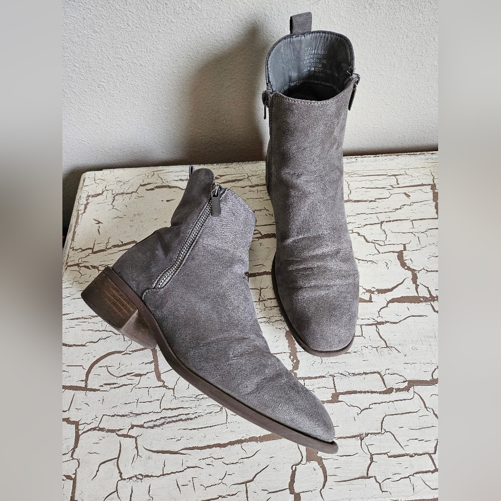 3/$15 JustFab Diya Gray Boot 7